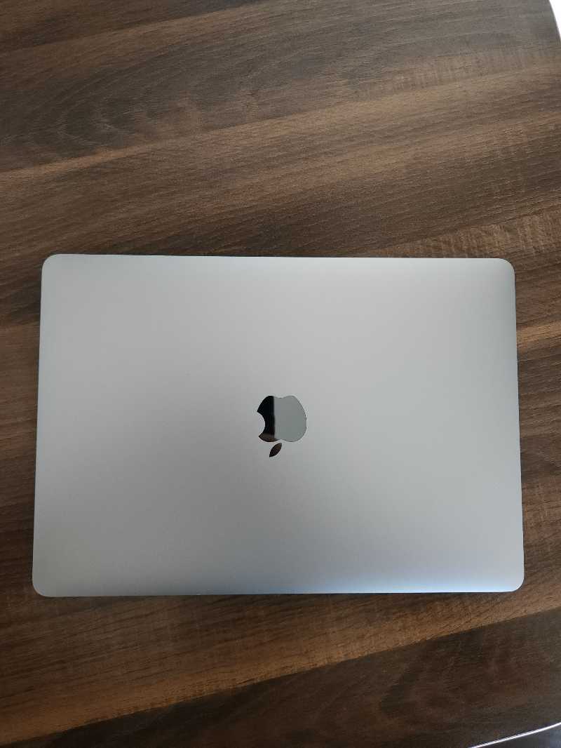 MacBook Air M2 13 inc 8gb ram 256gb ssd